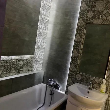 люкс1 אוזהורוד